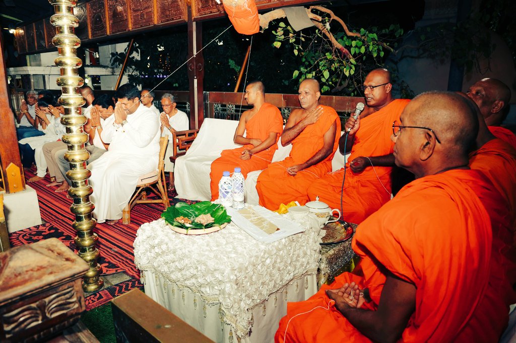 RWijewardene's tweet photo. Obtained blessings at the Hunupitiya Gangaramaya Temple in Colombo after sworn in as the Minister of Mass Media.
#lka #SriLanka https://t.co/BSt7bLdLnM