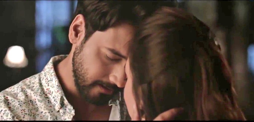 MousumiChaudhu3's tweet photo. #KenoJeToke truly the most  ROMANTIC track of the season 😍😘😘..soft bt so powerful..shoja hridoye probesh kore..' kaner bhitor diya morome poshilo go aakul korilo pran'..#MonJaanena dekhte jawar excitement  ro 100 times bere galo..@Yash_Dasgupta 😍👍❤..@YashhD_FC https://t.co/YyyBw2TZKt