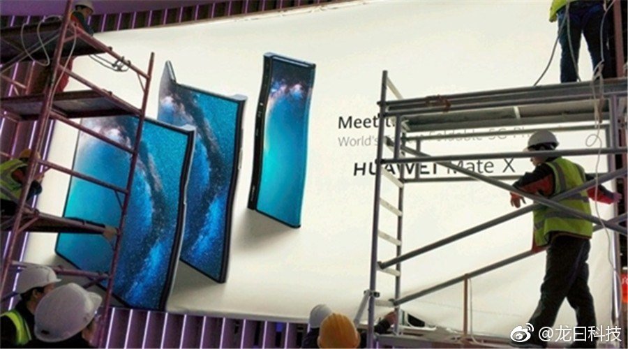 TechNavvi's tweet photo. Is this year MWC is all about Folding Phones?????  #Huawei #Samsung and other Joining #GalaxyFold https://t.co/hH94pewGUK