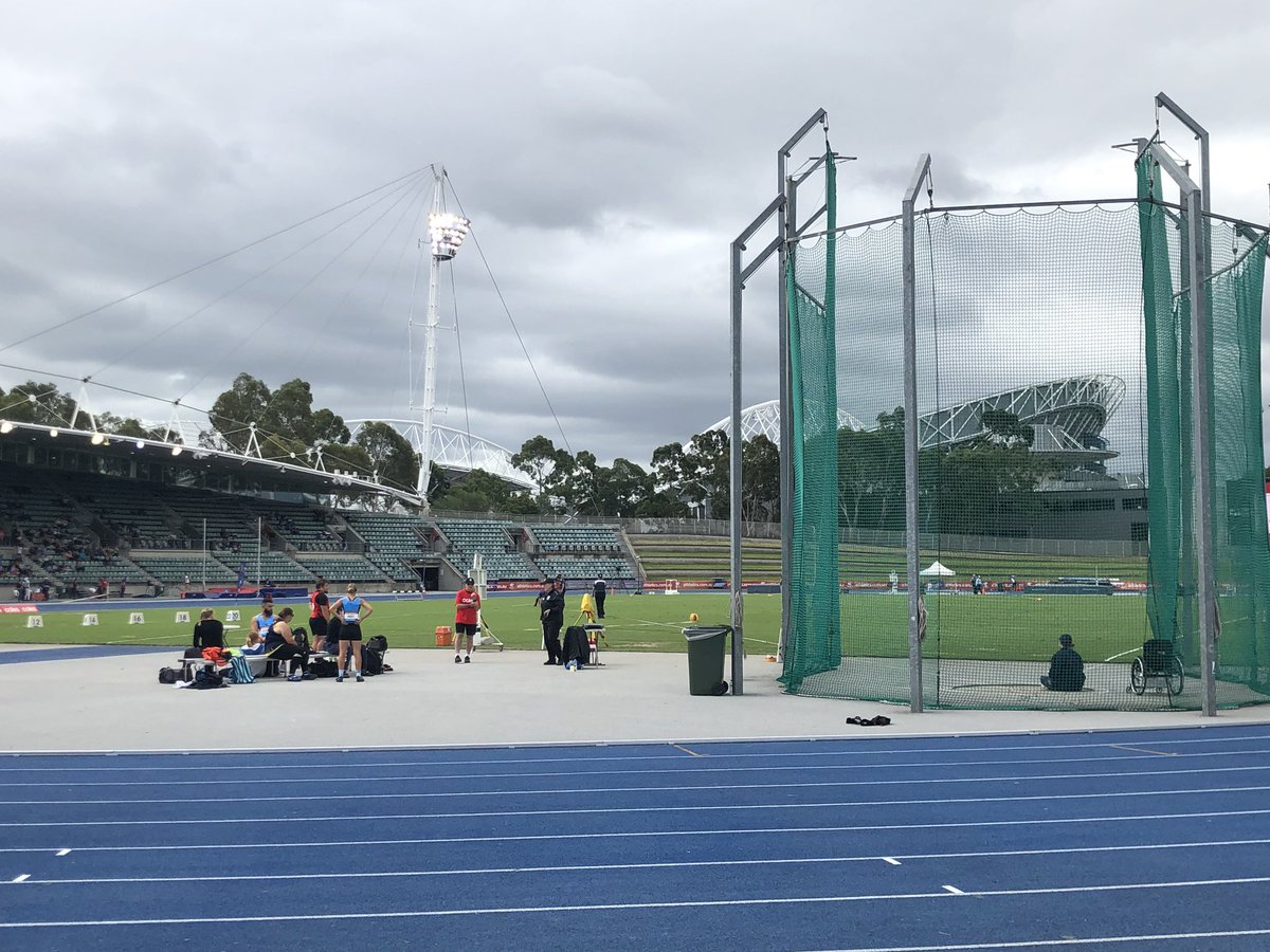 karynedimarco's tweet photo. The waiting game continues! Long call room wait, no shade, no hammers &amp; still waiting for warm ups 5minutes after start time  @AthsAust @sydtrackclassic #SydneyTrackClassic https://t.co/NlB38ndUBz