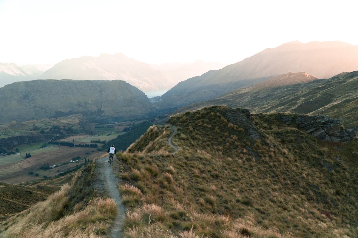 Is Rude Rock the most scenic singletrack in New Zealand? It's hard to say but it certainly was on this firey evening! 

See more here: bit.ly/2NobfR5

<a href="/monsroyale/">Mons Royale</a>