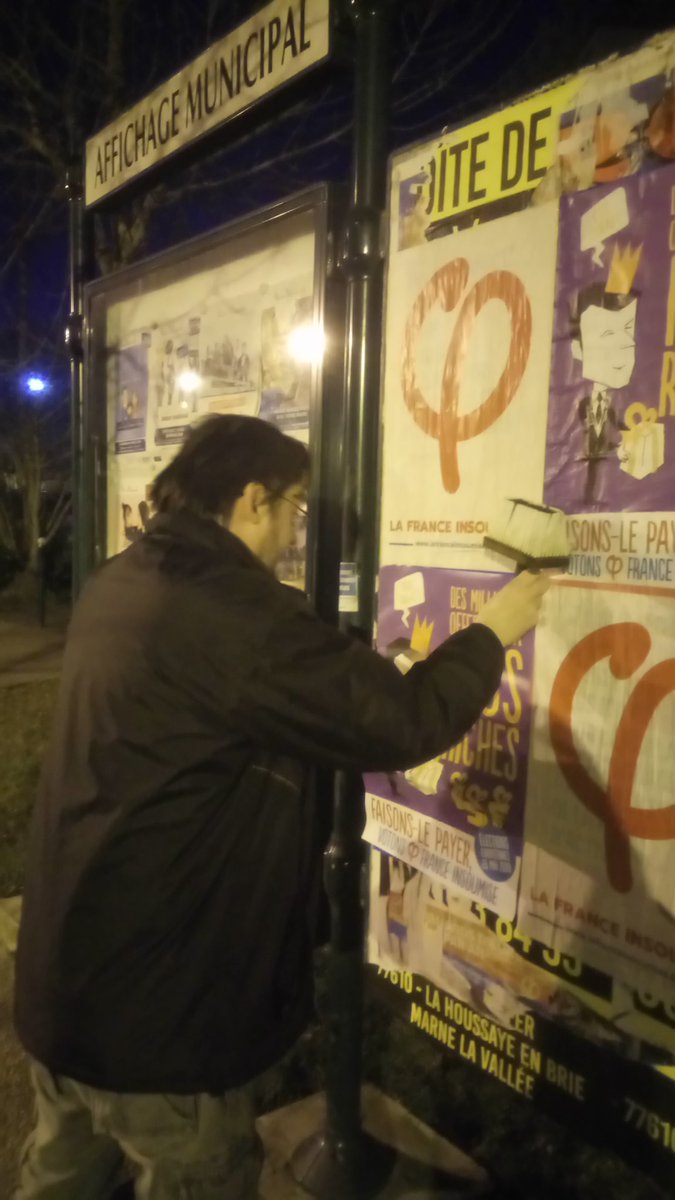 LT77_Insoumis's tweet photo. Hier soir, opération collage !
#FranceInsoumise #LFI #Europeennes2019 #maintenantlepeuple #EnMaiJeVote #collage https://t.co/ItVH3L2mJO