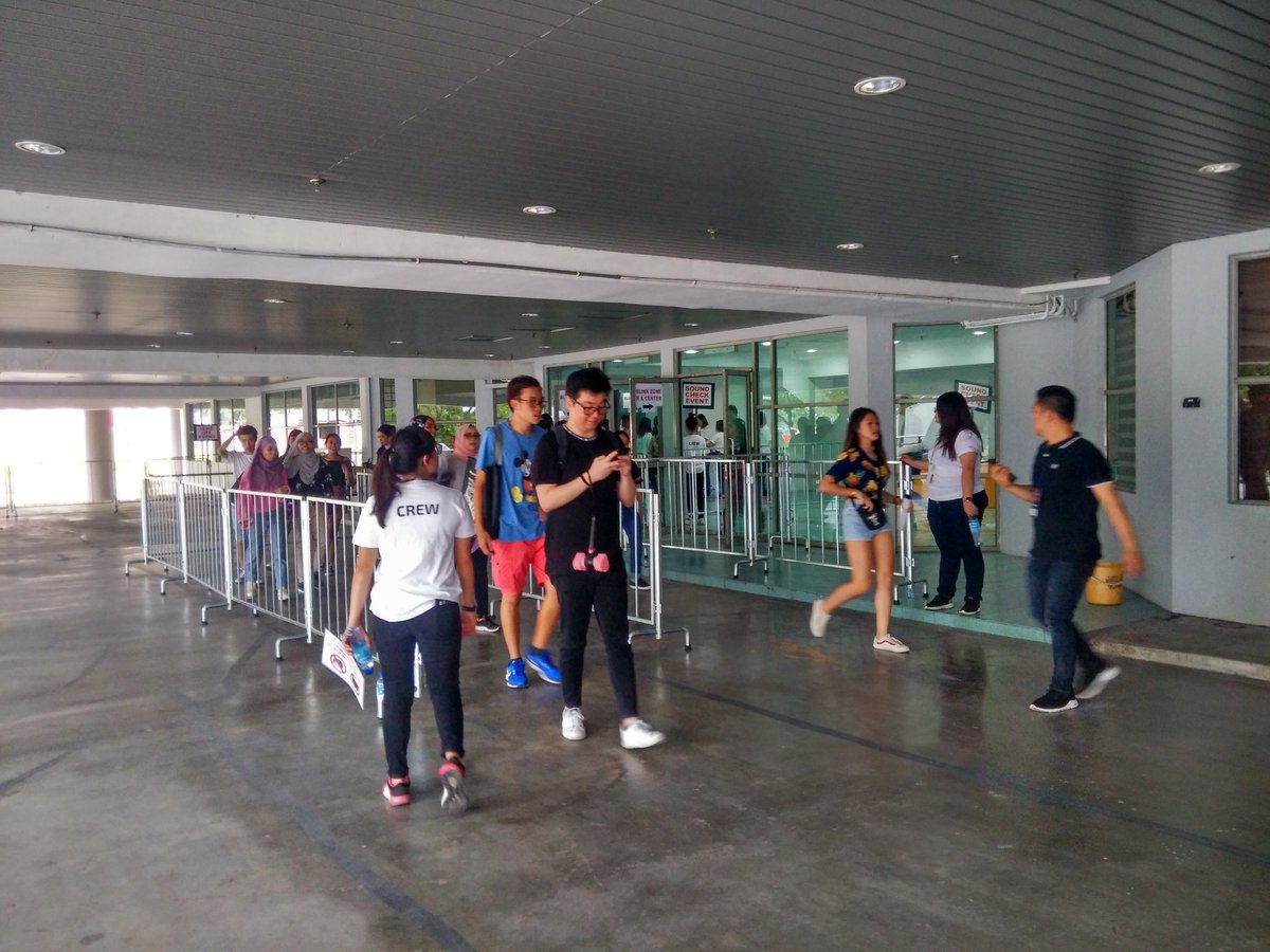 blink_fain's tweet photo. Soundcheck event just ended!

#BLACKPINKinMY #INYOURAREAKualaLumpur https://t.co/cQvusrgpHD