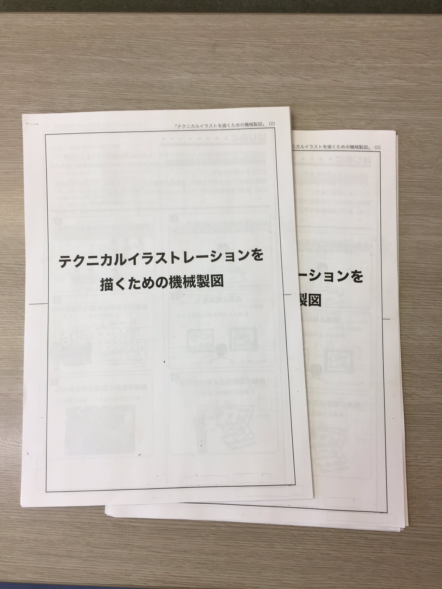 ジャビッター テクニカルイラストレーションを描くための機械製図セミナーを開催中です 機械製図のレクチャーの後は 簡単な模型を実測して図面を描く実習です 手書きの製図は 製図の基本を学ぶのに最適ですね 機械製図 テクニカルイラスト 図面