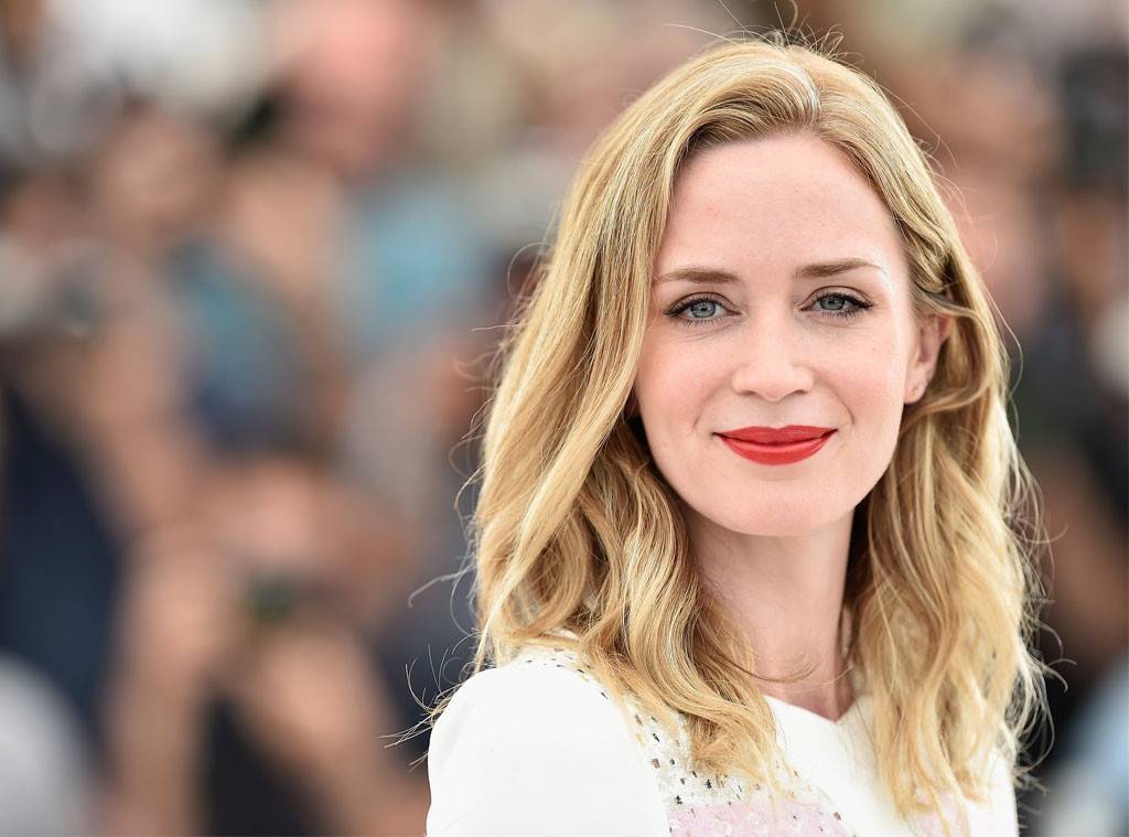 Happy birthday to, Emily Blunt and Dakota Fanning! 