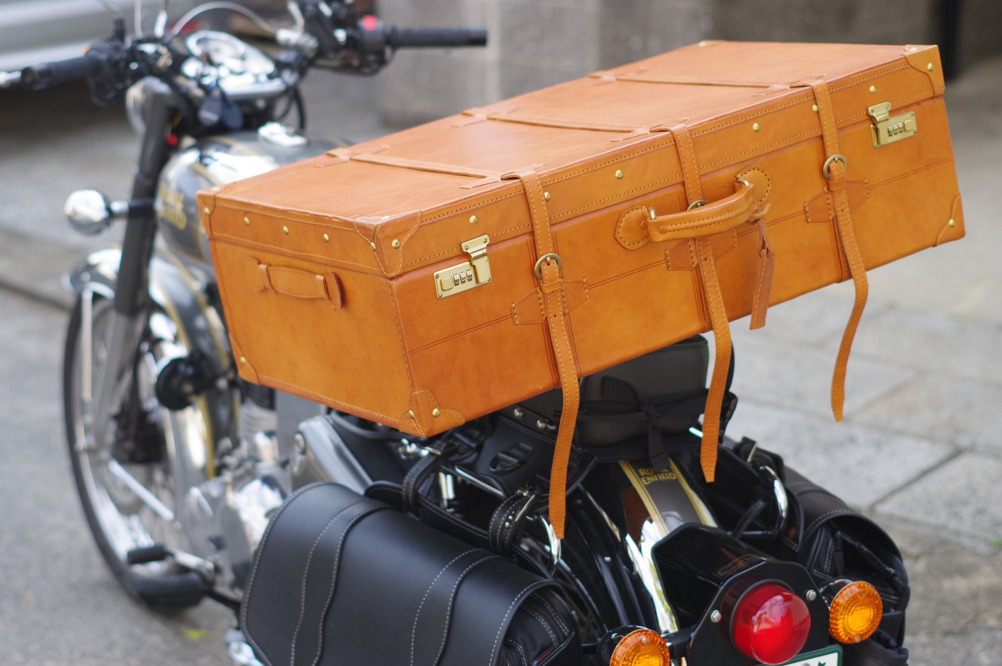 バイクに革トランク載せ隊 - Search / X