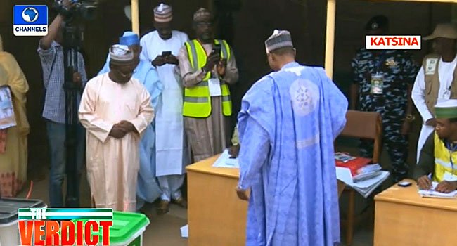 channelstv's tweet photo. BREAKING: Buhari, Wife Vote In Daura. https://t.co/58DDbGYFFQ https://t.co/r5FY5ShXgI