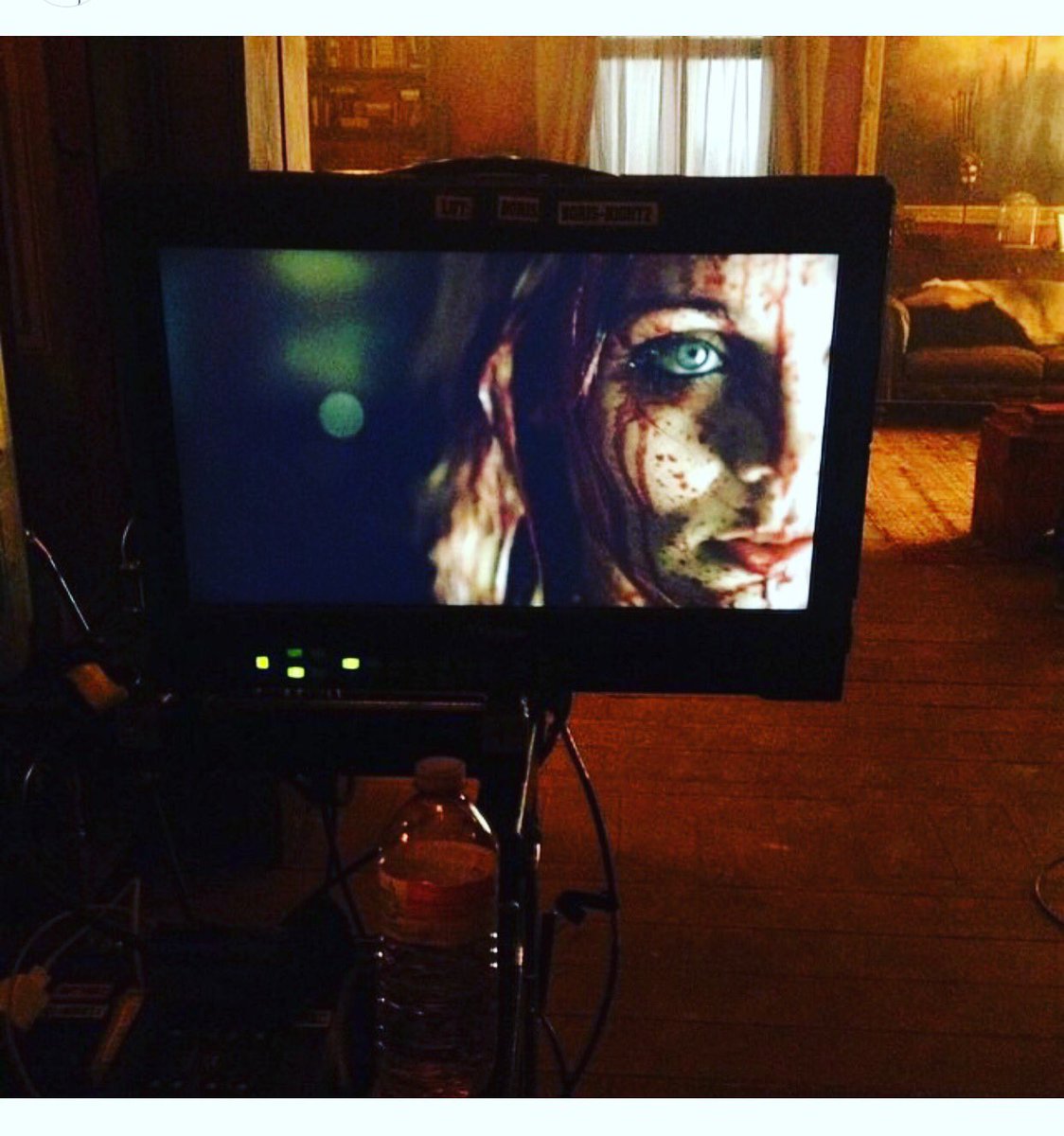 Vandiekins22's tweet photo. #flashbackfriday to the season 2 finale of #Bitten and the stickiest set blood Iβve ever been covered in... but loved every second of it π₯° π¬ π₯ https://t.co/9KhMiAboC7