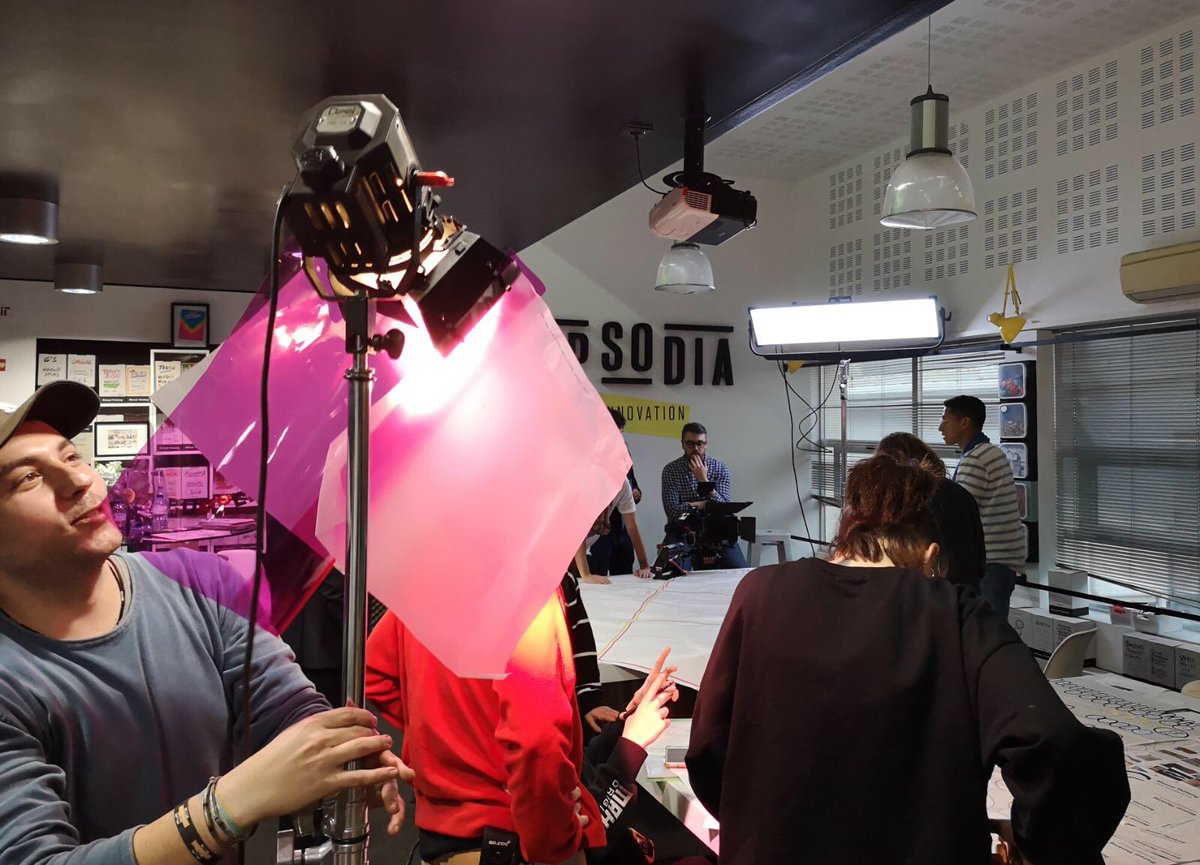 Dimas_Agudo's tweet photo. Entre cámaras! En el documental sobre industrias creativas y procesos de innovación empresarial: el caso de Rapsodia Innovation Center 🆒🚀🎥 @coolrapsodia @LetsFlowCool https://t.co/wxJlrQk6fg
