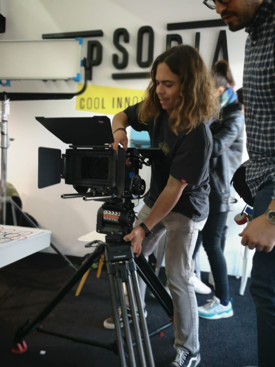 Dimas_Agudo's tweet photo. Entre cámaras! En el documental sobre industrias creativas y procesos de innovación empresarial: el caso de Rapsodia Innovation Center 🆒🚀🎥 @coolrapsodia @LetsFlowCool https://t.co/wxJlrQk6fg