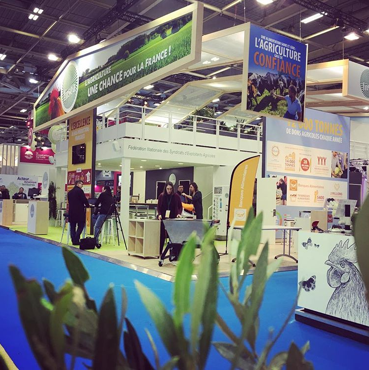FNSEA's tweet photo. #SIA2019 la FNSEA accueillera les premiers visiteurs dans 15 minutes, retourvez aussi @BanquesAlim, @SOLAAL_ et les animations de la #CarteMoisson et #FemersOuvertes sur notre stand https://t.co/GTPfQl5sER