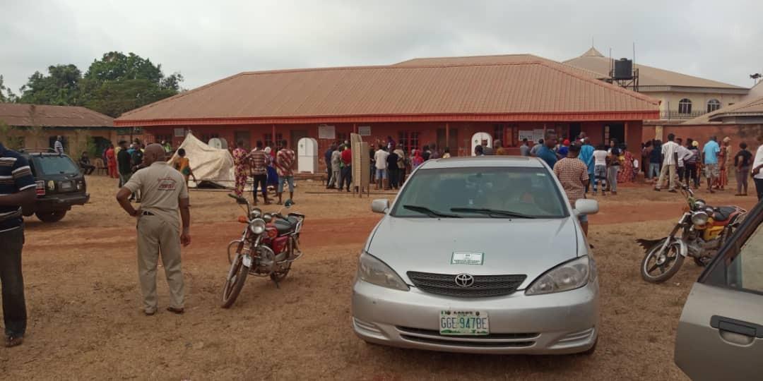 CDDWestAfrica's tweet image. at 0817hrs, FUGAR WARD 01, PU 009, ETSAKO CENTRAL LGA, 
@inecnigeria officials just resumed and there are a total number of 214 registered voters.

#NigeriaDecides2019 
#NigeriaDecides 
#2019electionsecurity 
#TheVerdict 
@SituationRoomNg 
#SnapAndSend 
@999KISSFMABUJA 
@wefmng