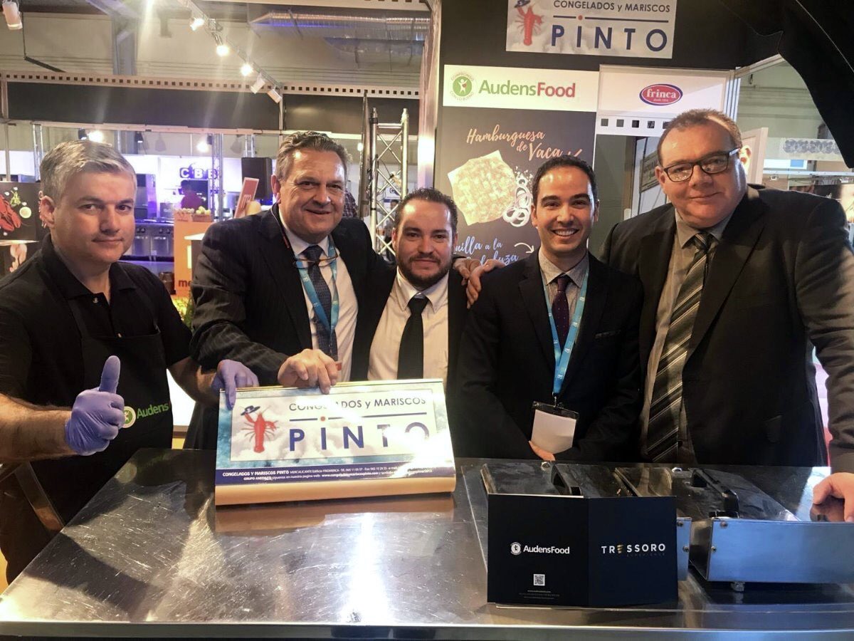 MercalicanteSA's tweet photo. 🐟un placer contar en nuestro stand con nuestra empresa @Conpimar2013 (#anedilco, #audensfood). Si queréis cononocer más sobre este mayorista de pescado y marisco congelado, y sus productos estamos en @AlicanteGastro1 https://t.co/8T9bLzpwlb