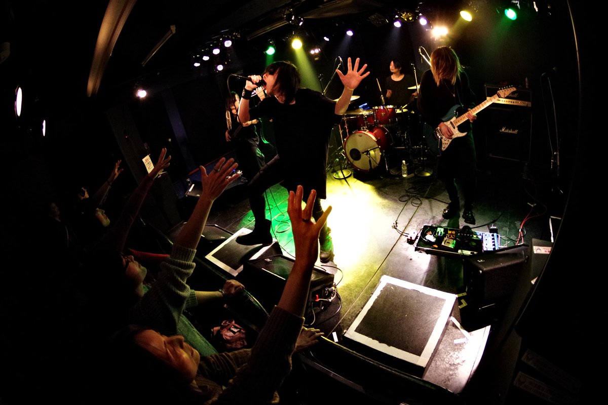 LikeFreeLife's tweet photo. Enemies Disengaged(エネミーズディスエンゲージ)@巣鴨獅子王 2019/2/20(水)

EnemiesDisengaged:@EneDi_Official
ライブフォト①

 #EnemiesDisengaged #エネミーズディスエンゲージ #エネディー #宇宙人 #エイリアンロック #巣鴨獅子王 #ライブフォト #KENSHIN https://t.co/HAlJXBHzsN
