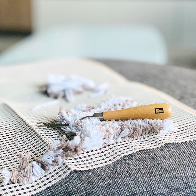Saturday morning is perfect for working on new designs. Latchhooking can be so relaxing. I love it!
.
.
#craftastherapy #dendennis #latchhooking #latchhook #prym #newdesigns #fluffy #pillow #yarn #craft #diy #creative #creativeman #yarnaddict #zen #knoopkussen #smyrna