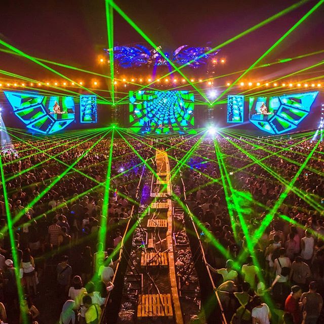 1tchy's tweet photo. Roll call for @ultraaustralia Sydney tomorrow!
Looking forward to shooting a big festival again with an epic stage and lighting. 
Photo taken of main stage of  @djakartawarehouseproject in Jakarta, Indonesia. https://t.co/7Kfkq6YSmu https://t.co/wlKI5dDmeU