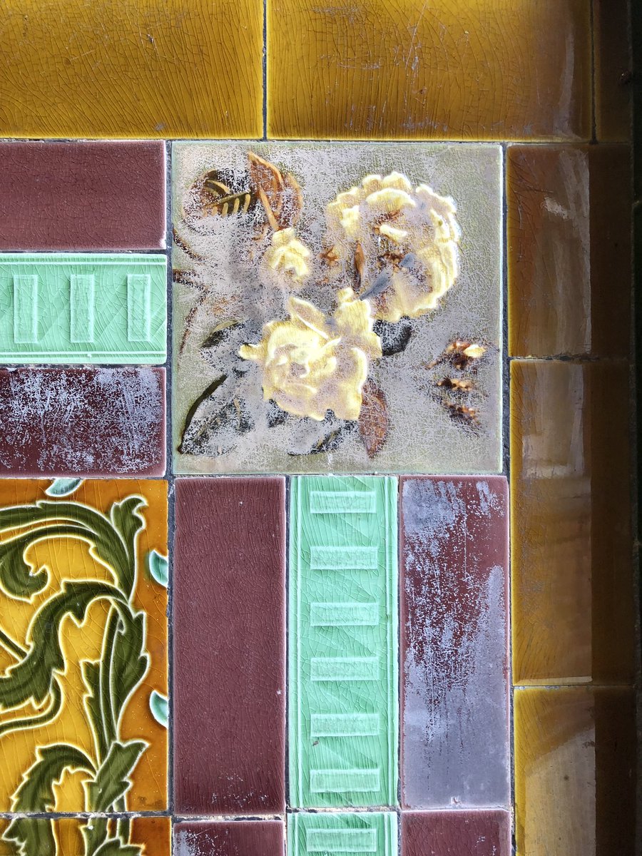 noo_pert's tweet image. #patternsandtextures #colour Entrances in London