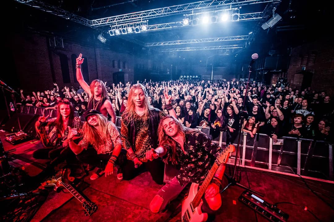 ShirazLane's tweet photo. 2019 has been started! Thank you Tampere, see you tomorrow, Helsinki! 🔥
Photo: Carolin Buttner
#shirazlane #carnivaldays #tampere #pakkahuone  #fromhellwithlove @bib_band

https://t.co/HVMepIvA71 https://t.co/ETvxZJOoIf