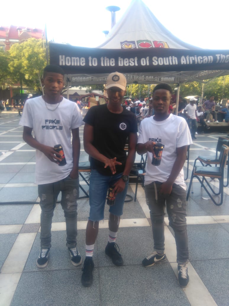 PrinceKohan_'s tweet photo. They been asking where do we get the energy from!!
The secret is revealed!!
#mofaya
#kohanAndMessO
#tanPixels
......
Mo faya is the best energy drink
Thanks @djsbu https://t.co/XWiCXDbdxP