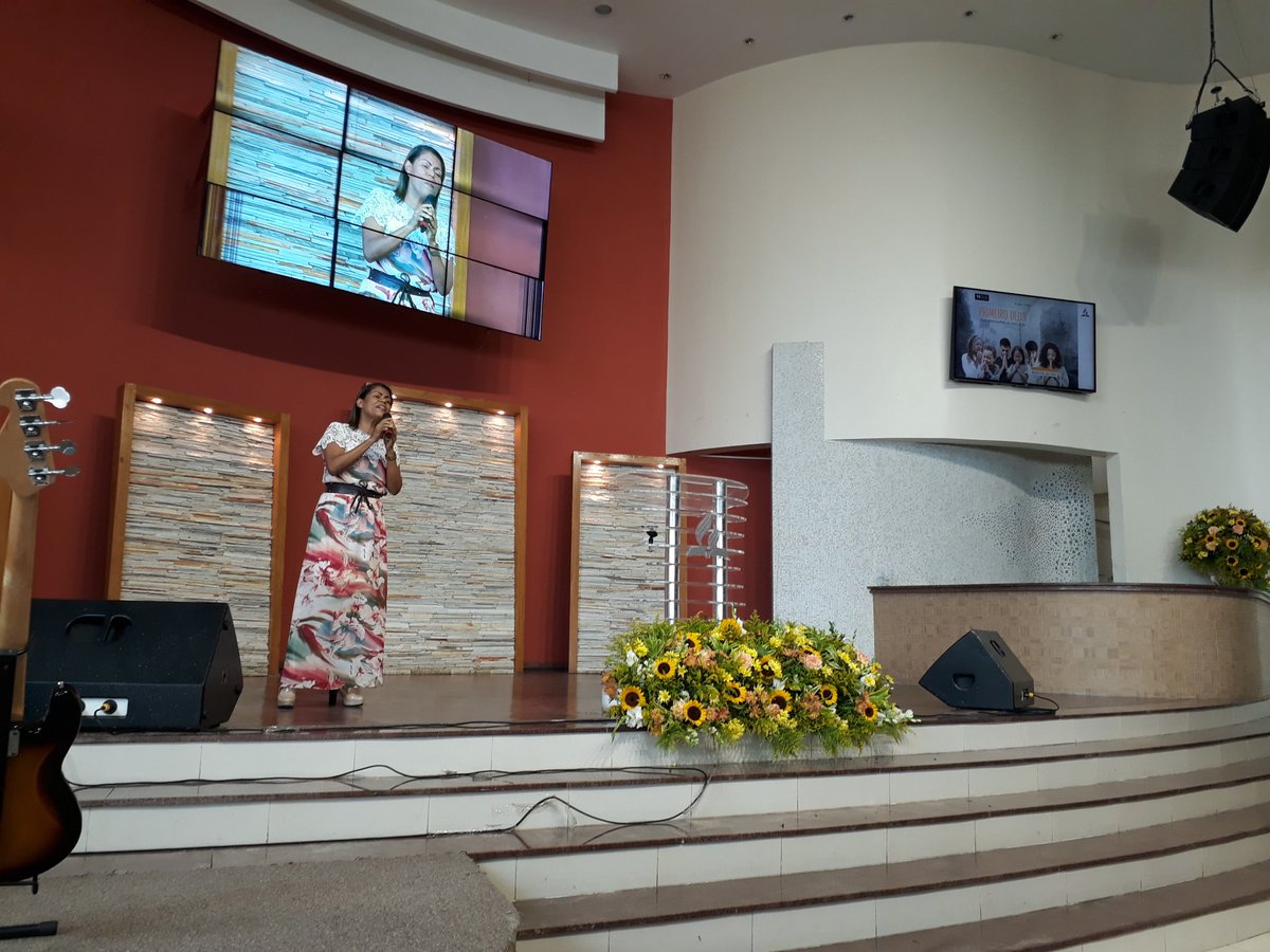 O pastor Salviano, líder de Mordomia Cristã para os estados da Bahia e Sergipe, ministra hoje (23), a mensagem de encerramento dos #10DiasdeOração na Igreja Central de Aracaju. "Consagremo-nos para o tempo de Missão." Afirmou.
#ReavivamentoeReforma
#10DiasdeOração 
#PrimeiroDeus