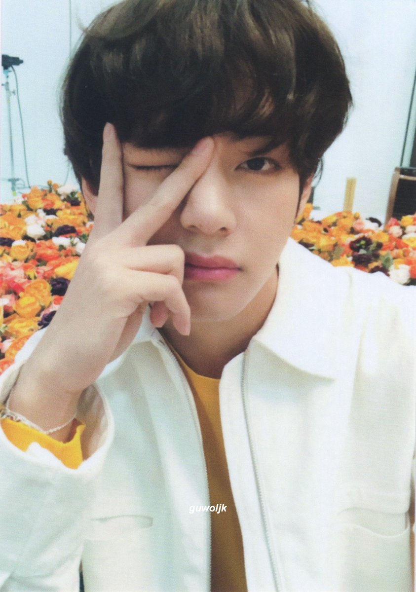 guwoljk's tweet photo. 럽셆콘 일본 여권케이스 막라

#정국 #지민 #태형 https://t.co/k2iijfuwDc
