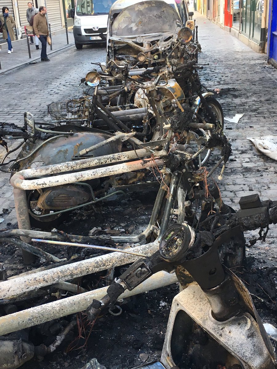 TiboFavard's tweet photo. @Quickslator Je confirme. 4h du matin. Incendie volontaire https://t.co/D3ydOfZHBx