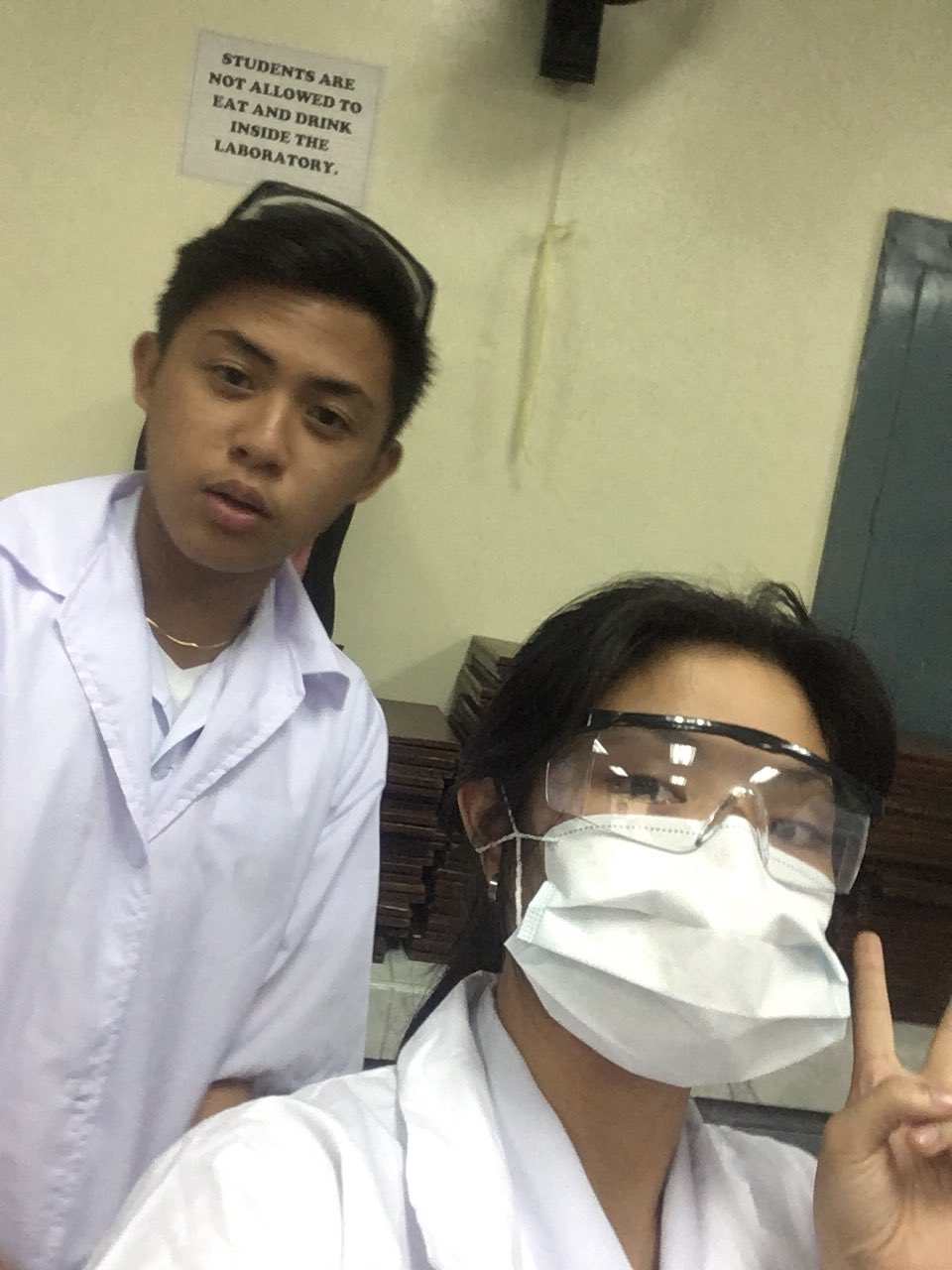 Belated Happy birthday sa tropa kong semi loser. Magcutting ka pa pagbutihan mo yan 