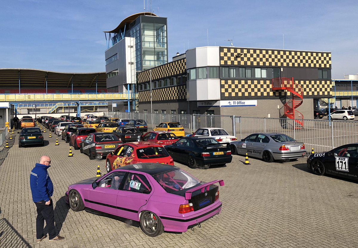 vrijrijden's tweet photo. Wat een prachtige dag om de auto uit te laten! 😎 Gewoon recreatief Vrij Rijden of testwerk raceauto’s op @ttcircuitassen 🚗🚙🏁🔝 https://t.co/UDTfmnOzP0
