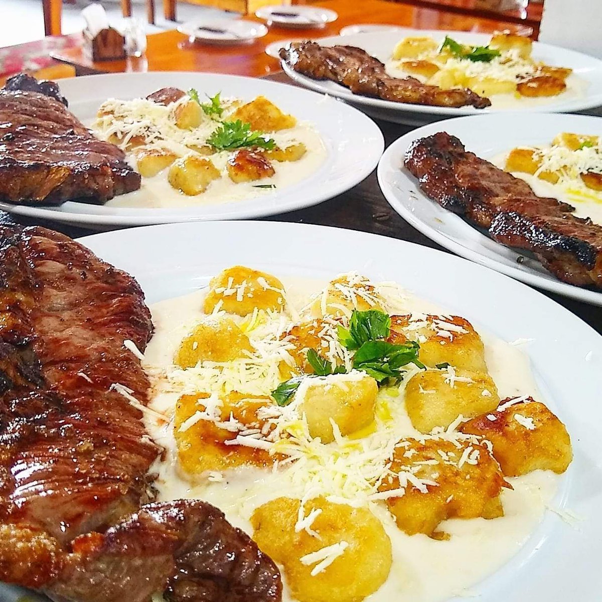 DoKleison's tweet photo. Bom dia ❤️

Especial do Quintal Do Kleison hoje

Nhoque de macaxeira ao molho de queijo coalho e contra-filé na brasa
30,00 no executivo 😋😋

Disk entrega
97639-8450
96612-6644 https://t.co/3Ui9kRRanN