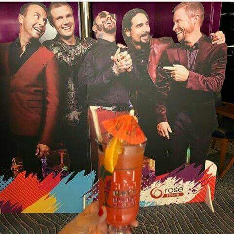 bsbfansparaguay's tweet photo. Queremos la #GaviotaDePlatinoParaBSB!! @cotyreginato Saben que los muchachos se merecen mucho por nosotras estar ahi mas de 20 años @backstreetboys y demostrar que la union entre fans mueve 
💪  #BSBDNA  #Viña2019
Fotos sacadas de : https://t.co/6S6ghNJo63 https://t.co/HNUPkGxrIB