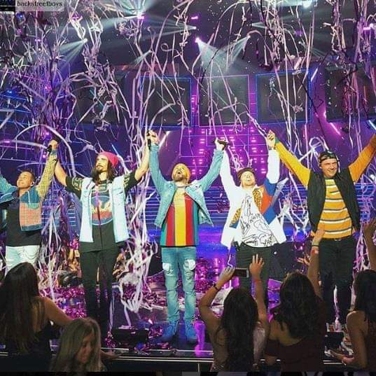 bsbfansparaguay's tweet photo. Queremos la #GaviotaDePlatinoParaBSB!! @cotyreginato Saben que los muchachos se merecen mucho por nosotras estar ahi mas de 20 años @backstreetboys y demostrar que la union entre fans mueve 
💪  #BSBDNA  #Viña2019
Fotos sacadas de : https://t.co/6S6ghNJo63 https://t.co/HNUPkGxrIB