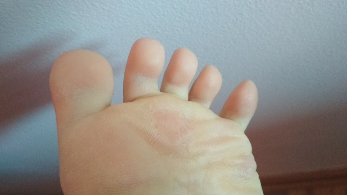 pic2send's tweet image. #footfetish #foot #feet #femdom #legs #toes #toe #soles #pied  #beautifulfeet #softestfeet #softfeet #softfoot #footgirl #footmodel  #feetmodel #sexyfeet #barefoot #barefeet 
Just thought I make your day better with picture of my toes. 
DM for more $
