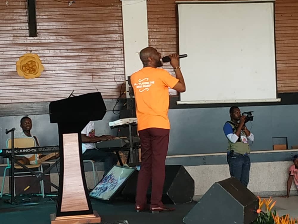 KharisMovement's tweet photo. Host/Speaker of the Kharis Movement Campus Train Conference @RevJoshLaryea delivering the Word of Christ like never beforeπ―β€οΈ
Kharis Movement - Flaming The Jesus Brand π₯π₯π₯
#kharismovement
#foreverfavored https://t.co/DhQ5mVoKuT