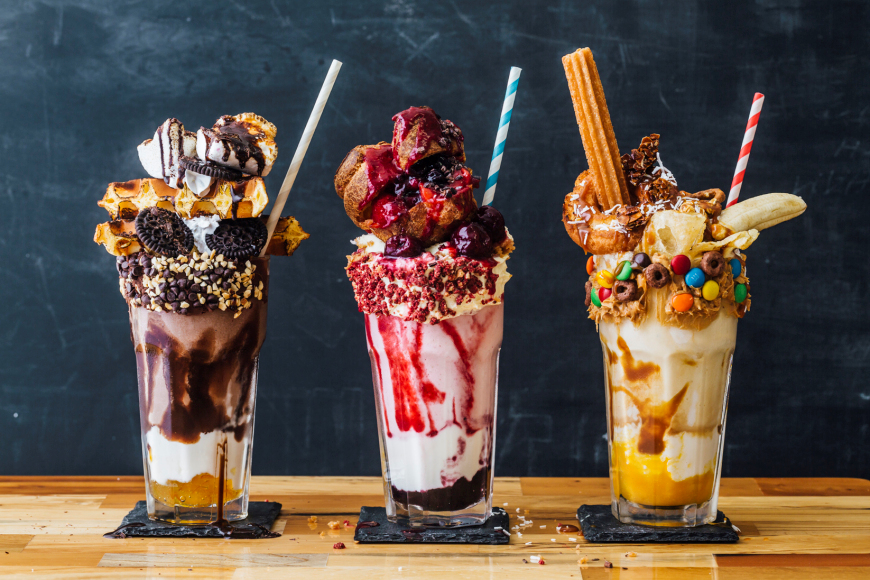 Овершейк коктейль. Manki mikki микки манки. Кафе с молочными коктейлями. Необычные десерты в кафе. Кафе с молочными коктейлями.