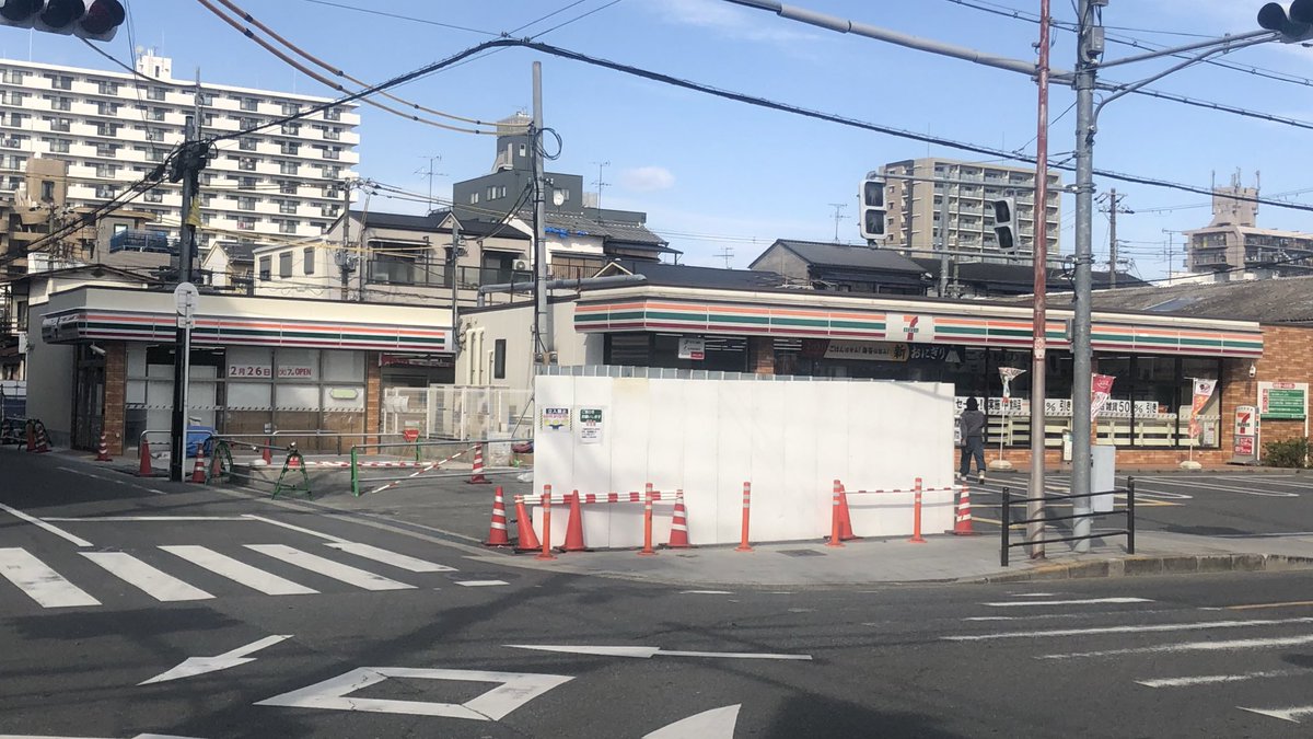 OlmVad's tweet photo. セブイレの裏にセブイレ https://t.co/uJqdIuHza8