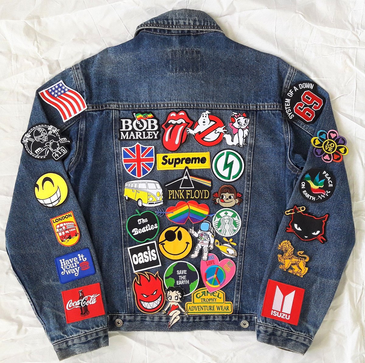Joyly's tweet photo. Check out this item in my Etsy shop 💕https://t.co/AkxDYhhGMH

#etsy #handmade #vintage #reworked #jacket #patches #patcheddenim #uniquegifts #shopsmall #bangkok #Thailand #USA #oneofakind #jeanjacket https://t.co/82Q5Nv35V5