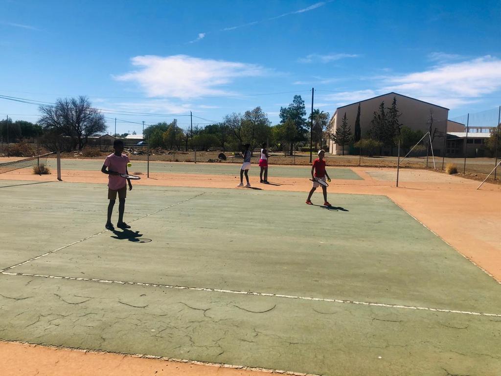 KorbeelHfj's tweet photo. #tenis getting the basics in place @KorbeelHfj  @samremzy @skasa_outreach @NCape_Education https://t.co/YIFZiJv8fx