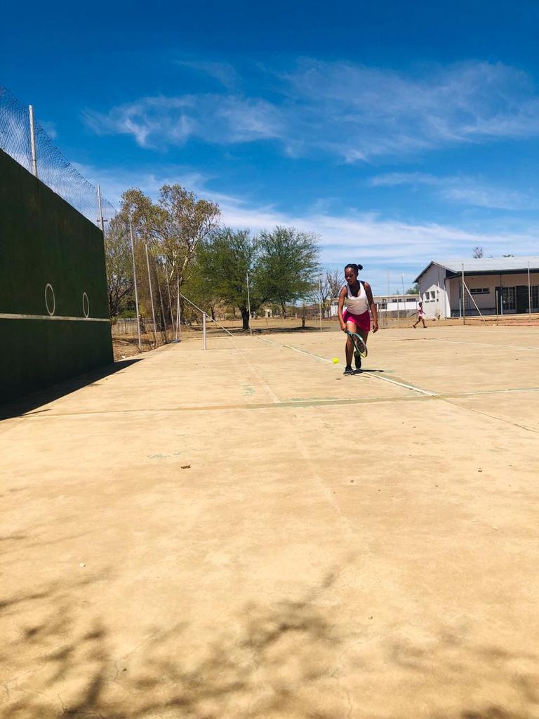 KorbeelHfj's tweet photo. #tenis getting the basics in place @KorbeelHfj  @samremzy @skasa_outreach @NCape_Education https://t.co/YIFZiJv8fx