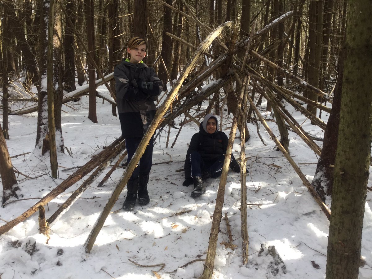 LEAP2learn2018's tweet photo. Setting up base camp....#LEAP2learn #TMOWinterChallenge #ricksonwolves #ugdsb #outdoors https://t.co/IqxozuJ38S