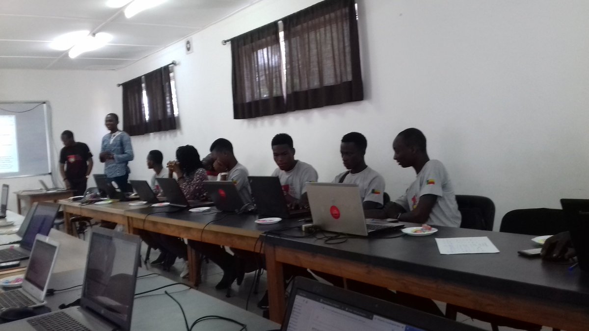 RichmondDAKPOG1's tweet photo. à @IF_Benin depuis ce matin, une trentaine de jeunes sont en formation sur " Comment contribuer à #Wikipedia ". Initiative portée par @ftairou (Formateur et Lead #WikiMediens du #Bénin) avec le @cnfcotonou. Formation entrant en ligne de compte du #WikiLovesAfrica2019 #Challenge. https://t.co/5qjxp6vmYm