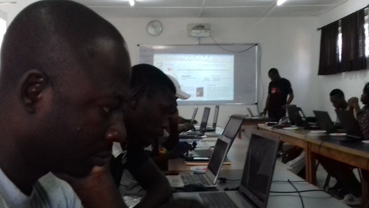 RichmondDAKPOG1's tweet photo. à @IF_Benin depuis ce matin, une trentaine de jeunes sont en formation sur " Comment contribuer à #Wikipedia ". Initiative portée par @ftairou (Formateur et Lead #WikiMediens du #Bénin) avec le @cnfcotonou. Formation entrant en ligne de compte du #WikiLovesAfrica2019 #Challenge. https://t.co/5qjxp6vmYm