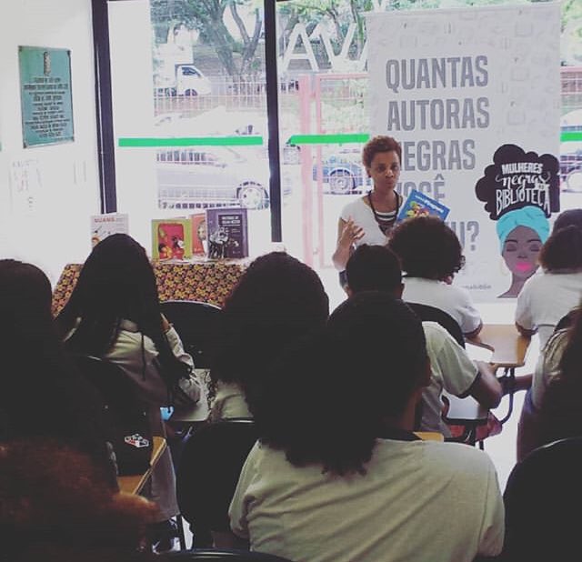 Piraporiando's tweet photo. Papo muito bacana da Janine Rodrigues, nossa fundadora, com alunas de duas escolas municipais de SP! 📚🙋🏾‍♀️ https://t.co/QrjiRlKcIE