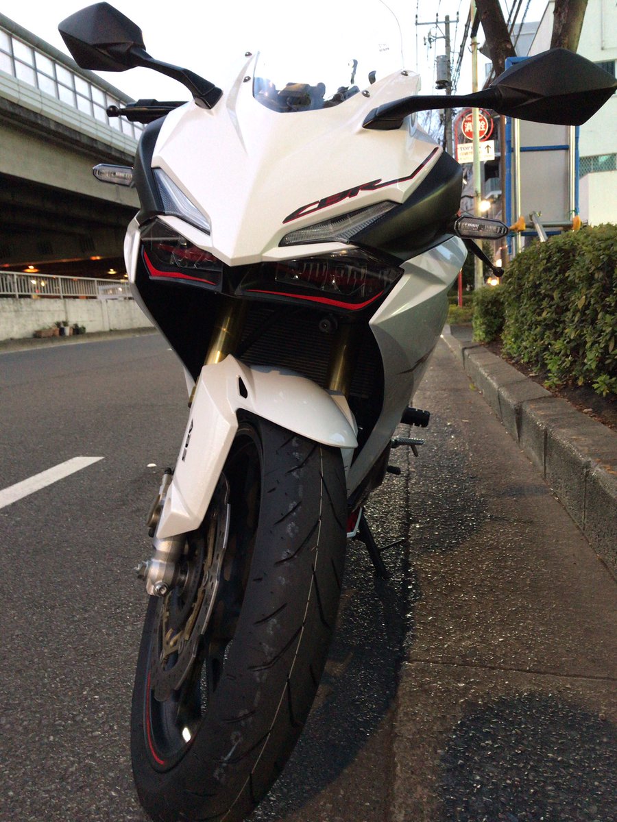 ファル Cbr250rr Mc51 タイヤ交換完了 30分くらい 今回はスポーツラジアルの中で予算内だったブリジストンの Sevo を選択 ちなみにチェックシートを頂けるので パッドやベアリングの状態を教えていただけます 価格含めて大満足なので