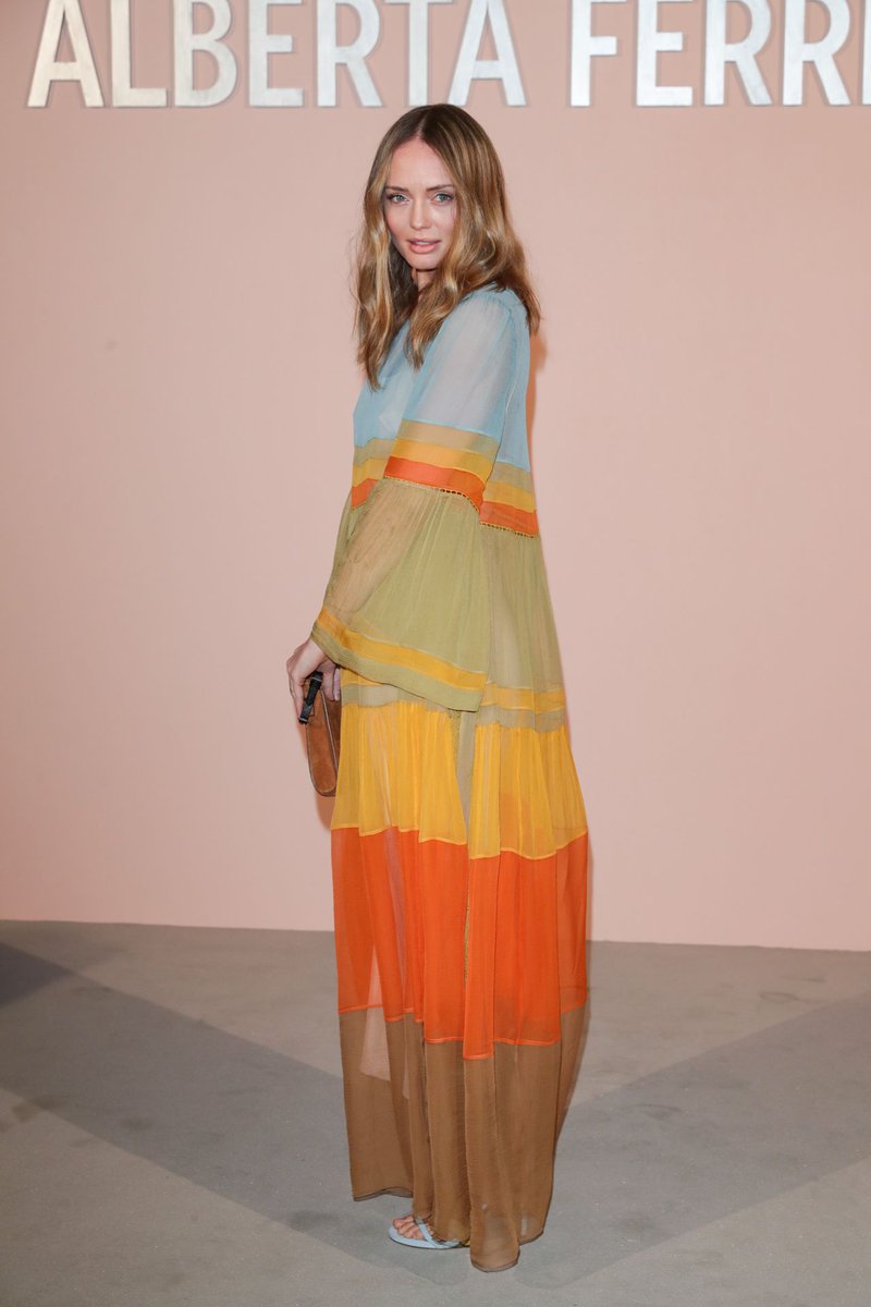 laurajhaddockfp's tweet photo. 📸 @laurajhaddock attends the Alberta Ferretti show during the Milan Fashion Week on February 20, 2019 in Milan (via Celebmafia)
#LauraHaddock #MFW2019 https://t.co/NA1Caht3Ac