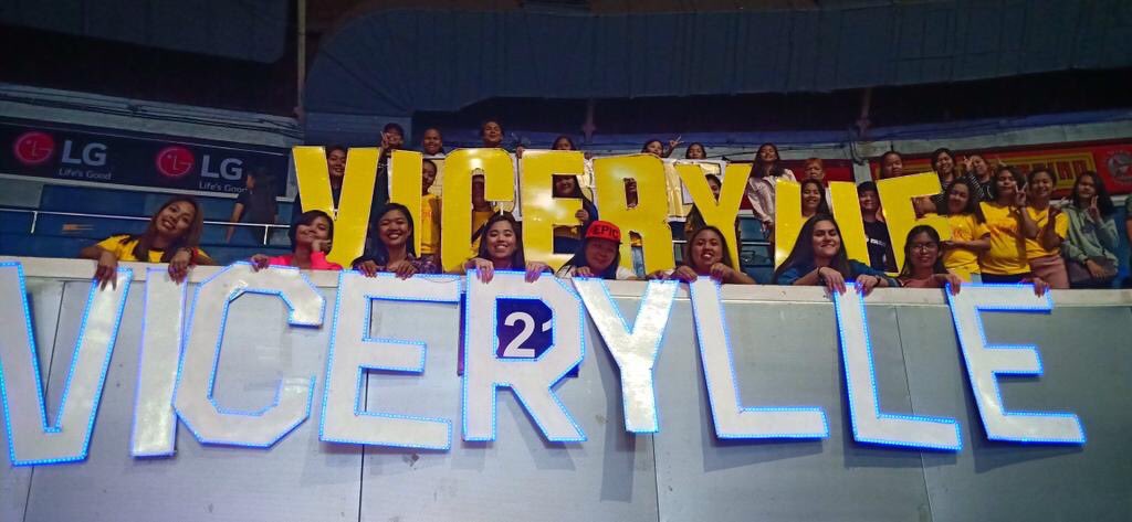 viceryllevirus's tweet photo. mi familia ✨💛 © https://t.co/oGmHOgKlFo