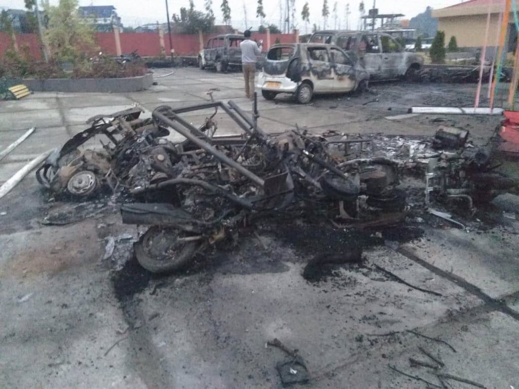 syedzakiahmed_'s tweet image. Protesters in Itanagar burn down setup of Itanagar International Film Festival and vehicles at the venue... There has been ongoing protests in #ArunachalPradesh against the decision to give PRC to non-tribals residing in the State #NortheastIndia