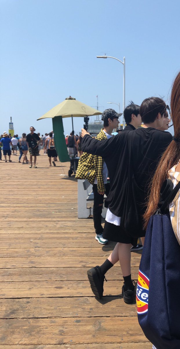 Noonanya_TXT's tweet photo. OP Ketemu TXT Agustus 2018 Lagi Shooting di LA
Hmm.. Bau-bau Variety Show.. Apgga akan ada TXT Summer Package/ TXT Bon Voyage kayak Abangnya ??
#TOMORROW_X_TOGETHER #TXTINA #TXT @TXT_members https://t.co/7cl4DK1TYt