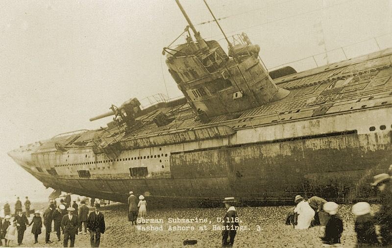 SouthbyHome's tweet photo. #onthisday 100 years ago, German submarine SMU 118 washed ashore right in front of the Queens Hotel in Hastings, England

The submarine became a popular tourist attraction and helped the town to raise money for returning veterans. https://t.co/vCdzFMcBiq