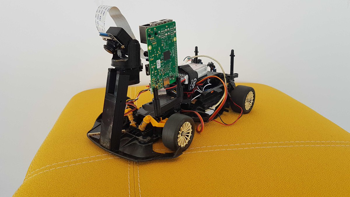 diyrobocars_fr's tweet photo. First racer of the day: Clodiac #diyrobocars #diyrobocarsfrance #springcup2019 #race2 https://t.co/vz8knHRWyq