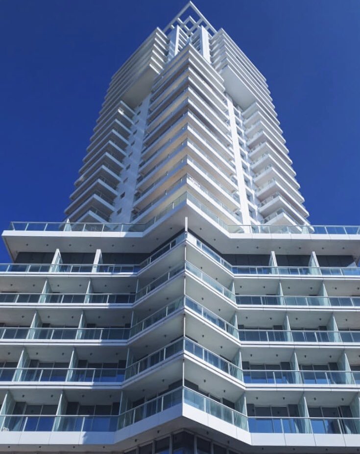 DavidTowerHotel's tweet photo. Day or Night, which do you prefer? 🌙 ☀️ 
@t2skler #architecture #davidtowerhotel https://t.co/ylKj00oaML